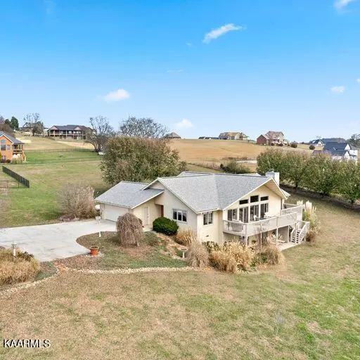 2020 Ranch Rd, Dandridge, TN 37725