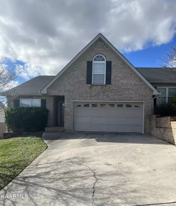 321 El Grande Lane LN, Lenoir City, TN 37771