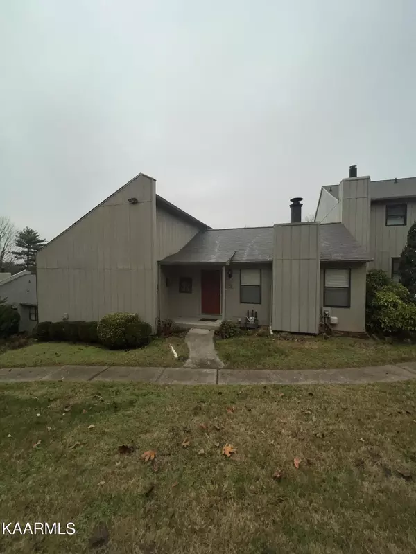 8701 Olde Colony Tr #APT 62, Knoxville, TN 37923