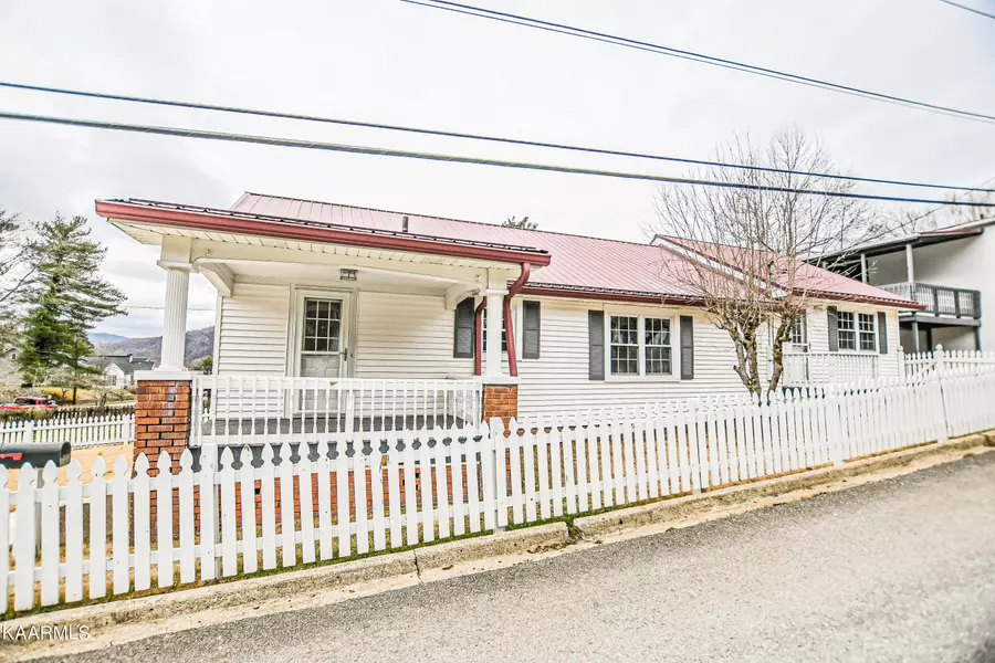 595 Cumberland Ave, Jellico, TN 37762