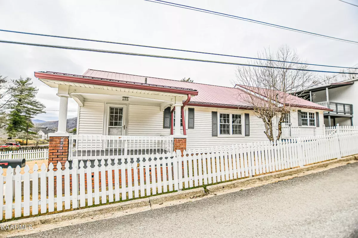 Jellico, TN 37762,595 Cumberland Ave