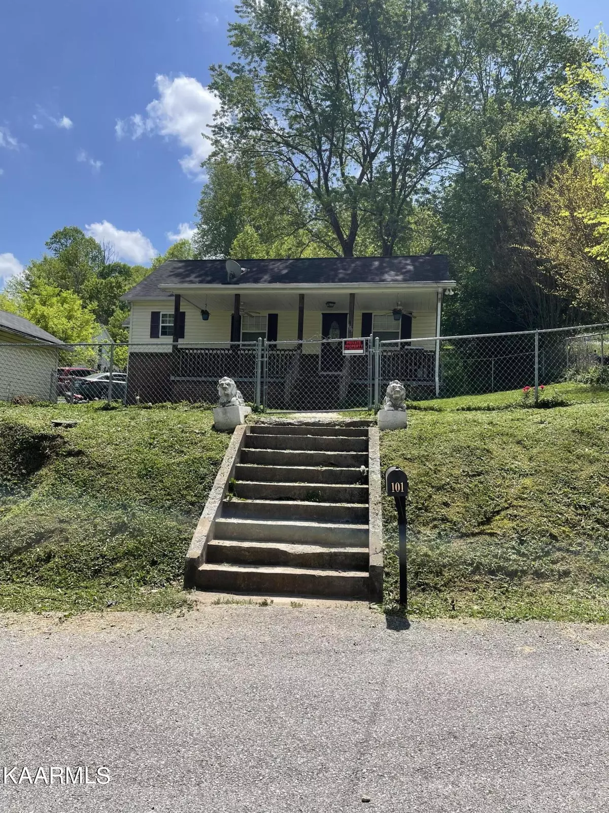 Harriman, TN 37748,101 Douglas LN