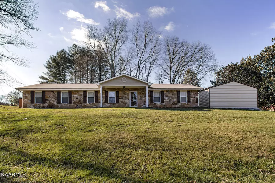 241 Greenwood DR, Harriman, TN 37748