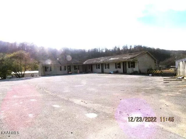 2913 Roane State Hwy, Harriman, TN 37748