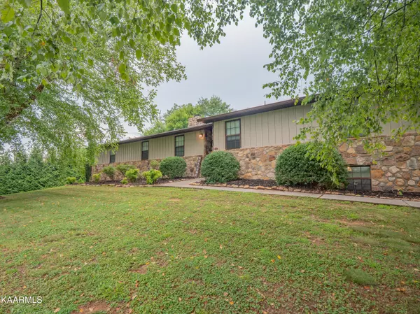 2774 Mentor Rd, Louisville, TN 37777