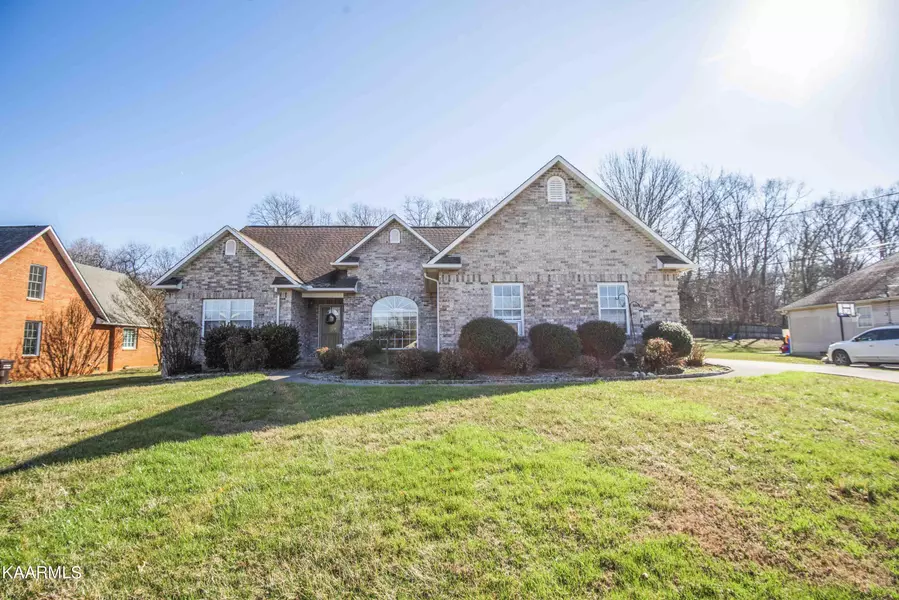 131 Brentwood PL, Lenoir City, TN 37772