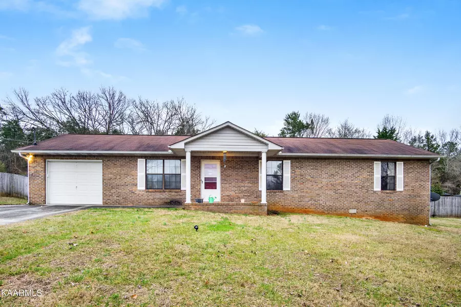 109 Mapletree LN, Lenoir City, TN 37772