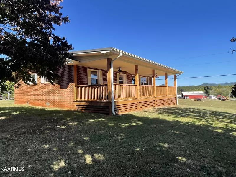 421 Curtis Rd, Tellico Plains, TN 37385