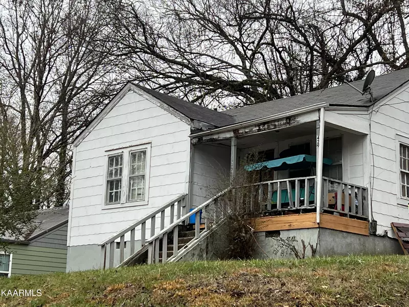 429 Sewanee St, Harriman, TN 37748