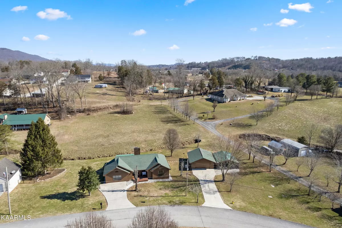 Jacksboro, TN 37757,214 Elk Lake LN