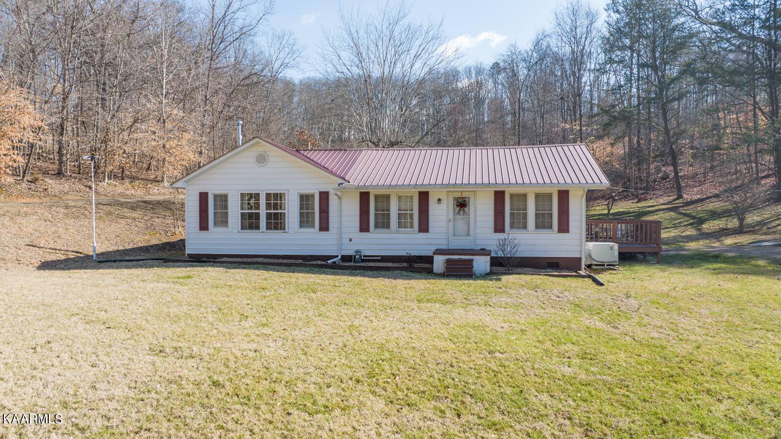 393 Hillcrest St, Rogersville, TN 37857