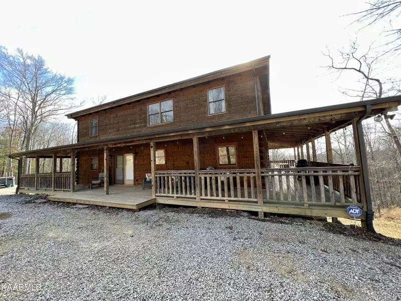 731 John J Smith Rd, Oneida, TN 37841