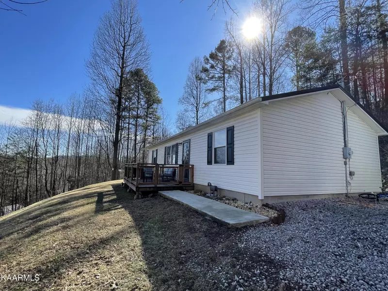 664 Ridge Rd, Caryville, TN 37714