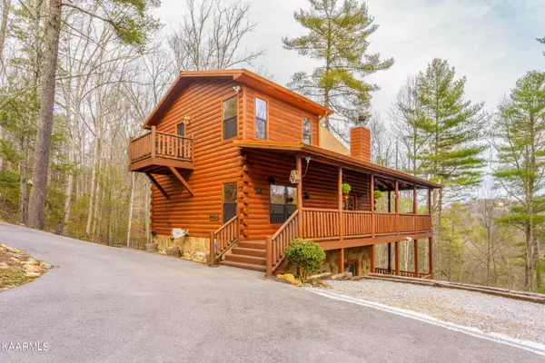 2439 Woodside LN, Sevierville, TN 37862