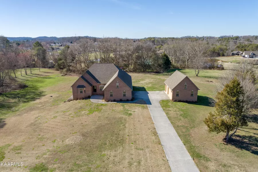 3710 Windstream DR, Friendsville, TN 37737