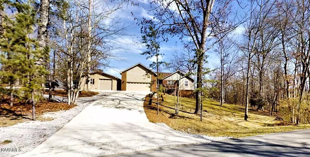 127 Iron Wood CIR, Crossville, TN 38571