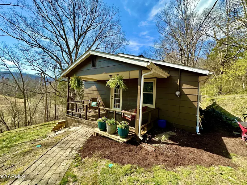 764 Lovely Bluff Rd, Rocky Top, TN 37769