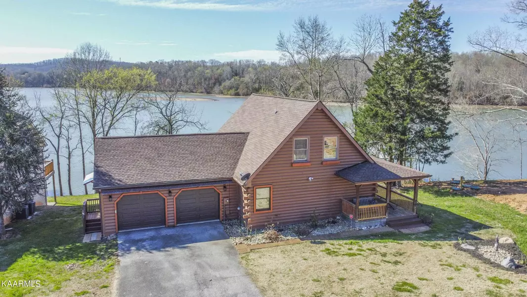 644 Emory River Rd, Harriman, TN 37748