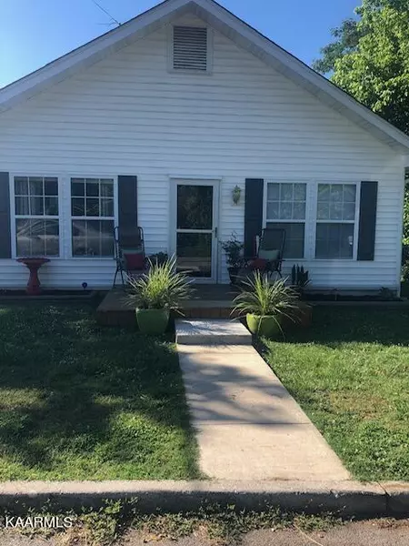 420 Maple St, Harriman, TN 37748