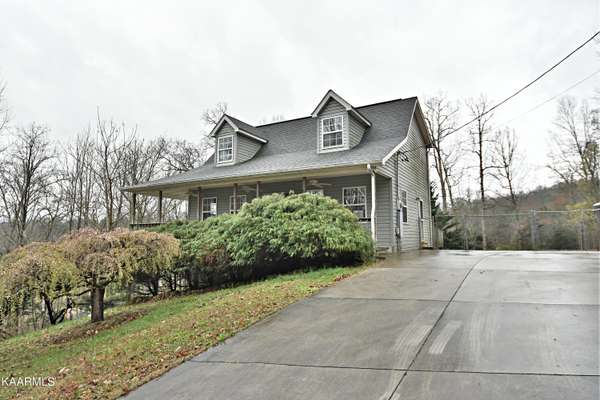 131 Duke LN,  Luttrell,  TN 37779