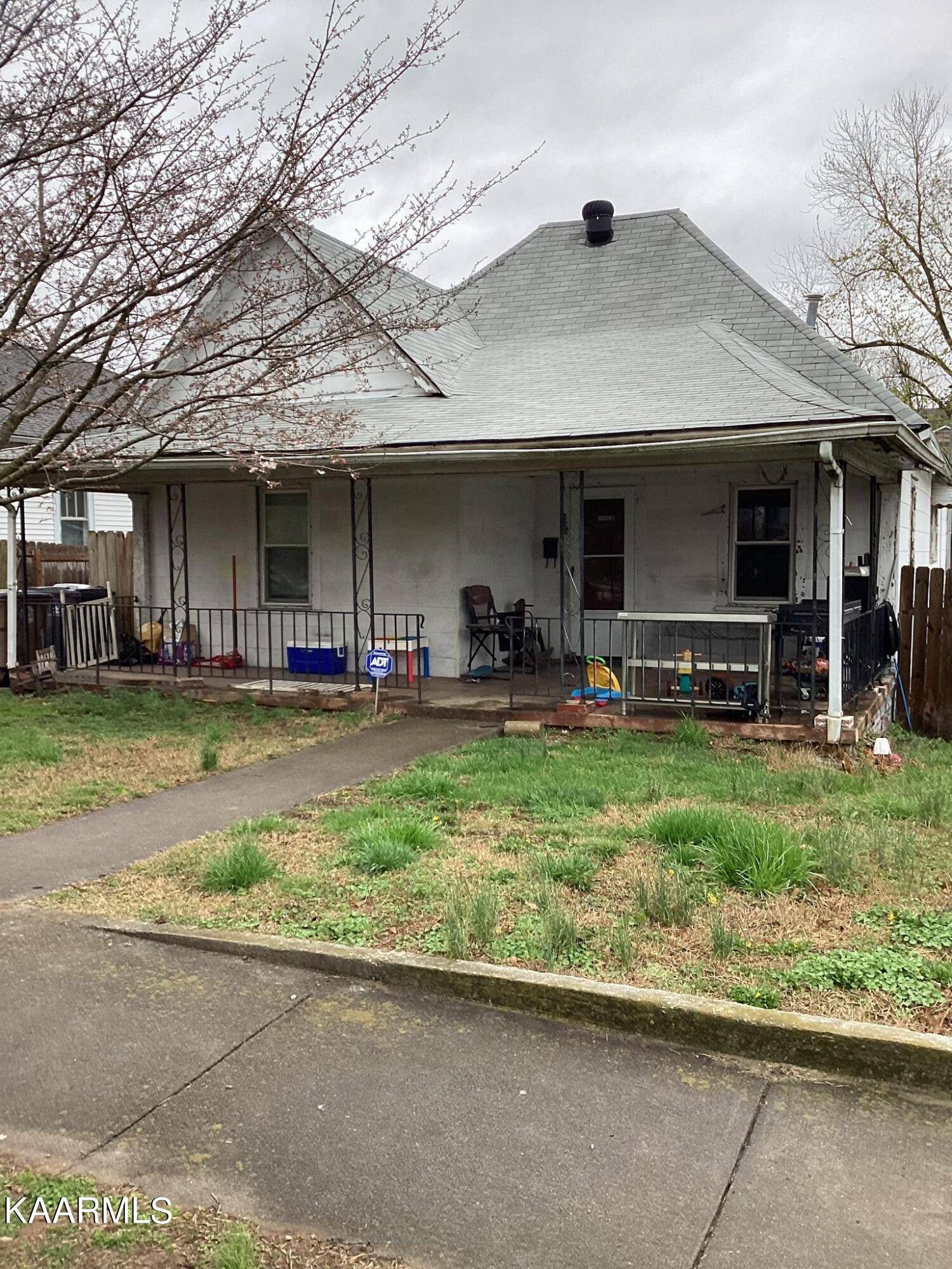 220 Quincy Ave, Knoxville, TN 37917