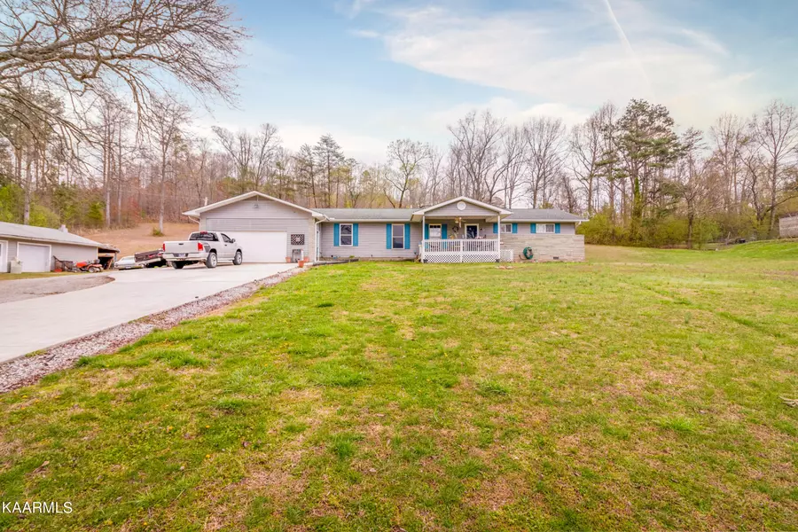 128 Crowe Rd, Harriman, TN 37748