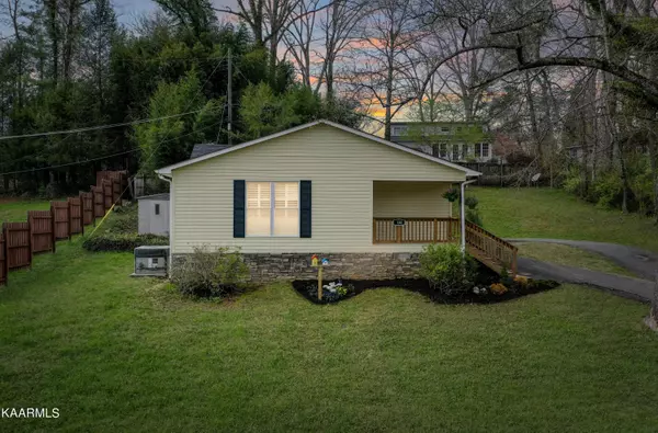 130 Crescent Rd, Norris, TN 37828