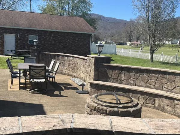 Middlesboro, KY 40965,108 Blakeman DR