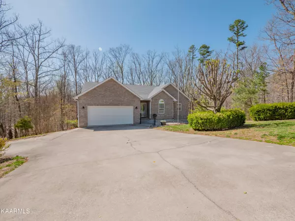 525 Emerald Ave, Kodak, TN 37764