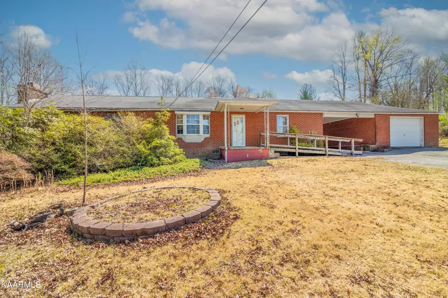 2075 Old Harriman Hwy, Harriman, TN 37748