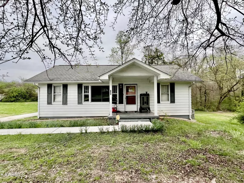 125 Clark Ave, Harriman, TN 37748