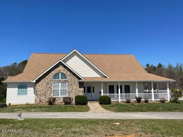 838 CHESTNUT GROVE Rd, Dandridge, TN 37725