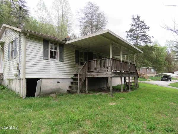 569 Carroll Hollow Rd, Clinton, TN 37716