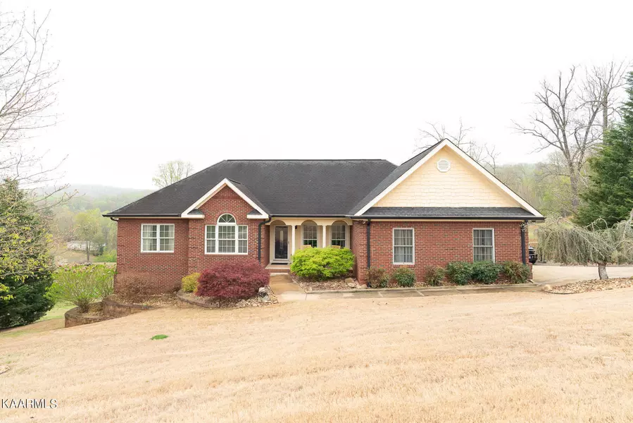 143 Cunningham Blvd, Harriman, TN 37748