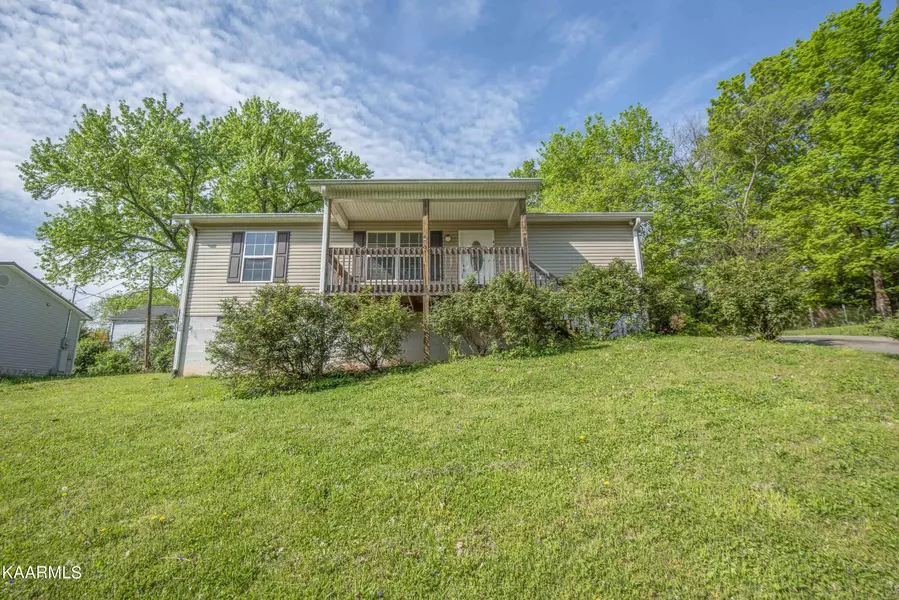 402 D St, Lenoir City, TN 37771