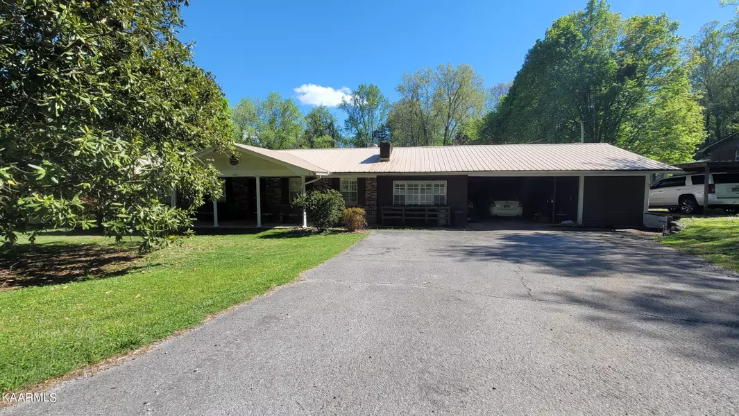 1623 Bluff Rd, Harriman, TN 37748