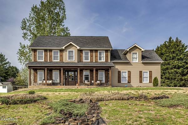 235 Hirst CIR, Lenoir City, TN 37772