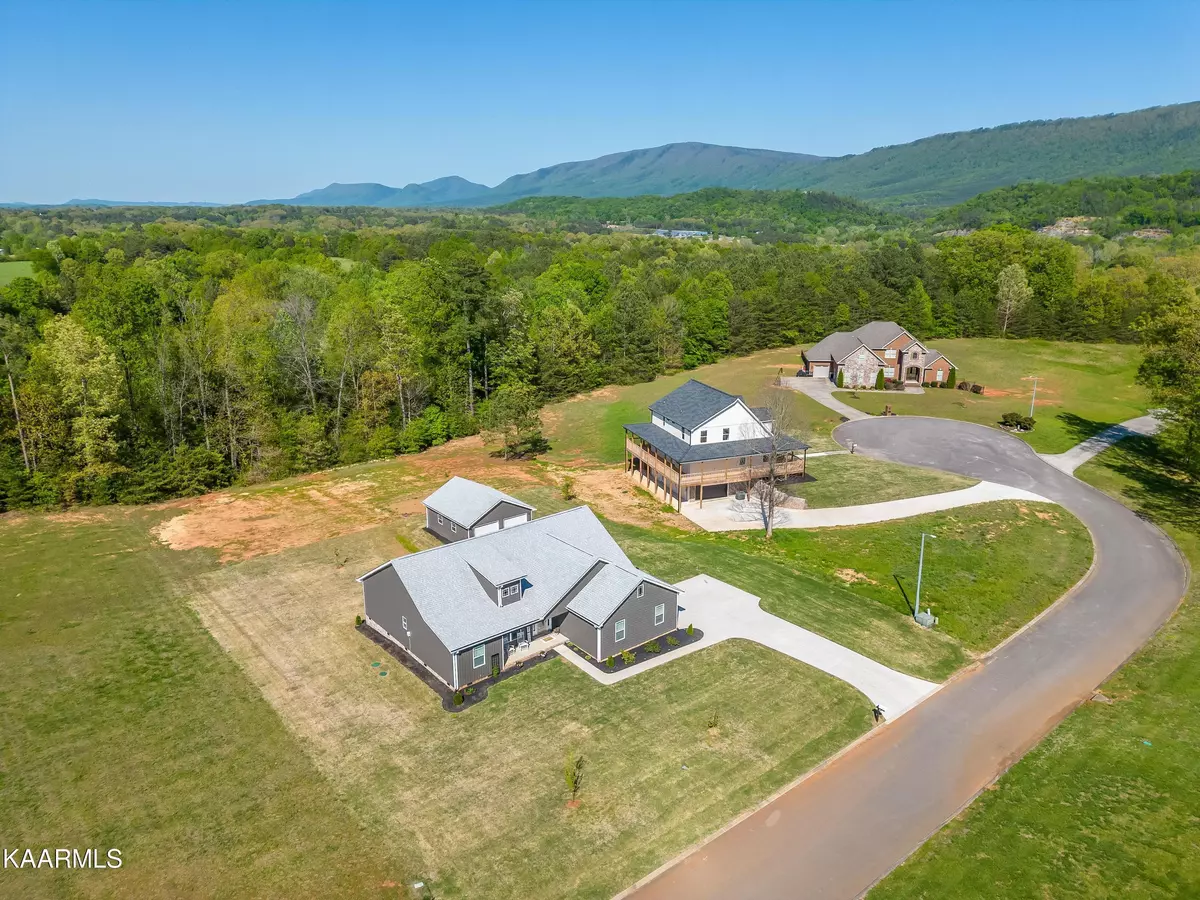 Benton, TN 37307,143 Hunters WAY