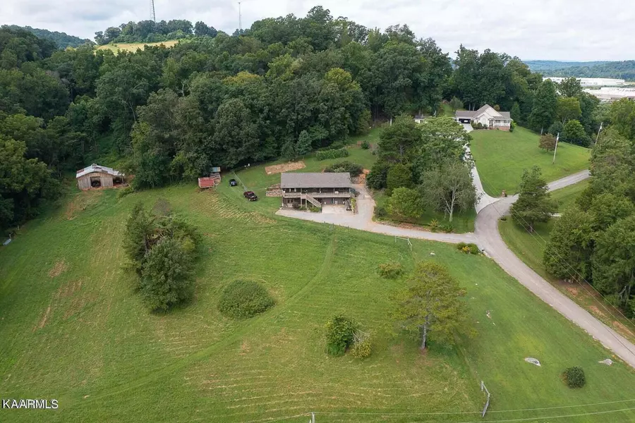 151 Scenic View LN, Lenoir City, TN 37771