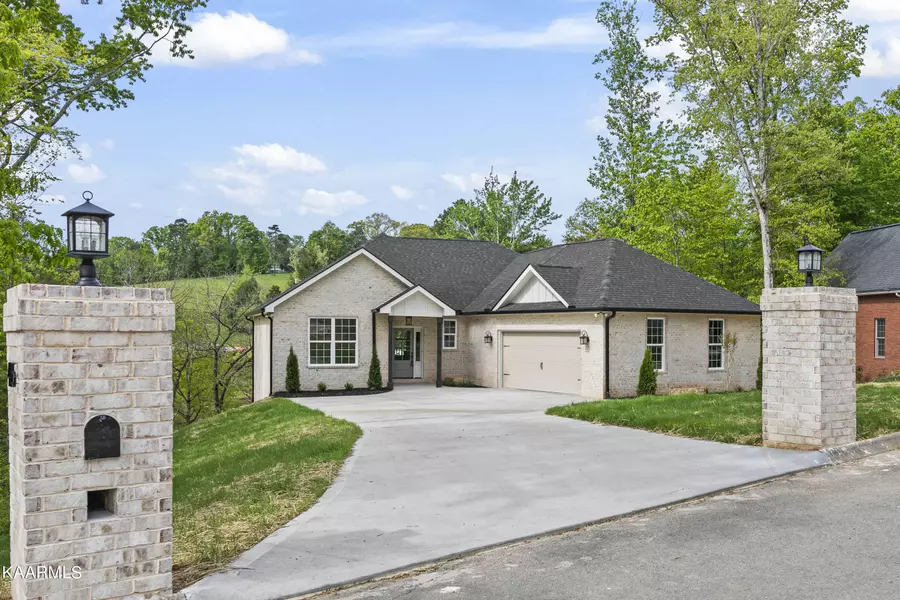 415 Alpine DR, Clinton, TN 37716