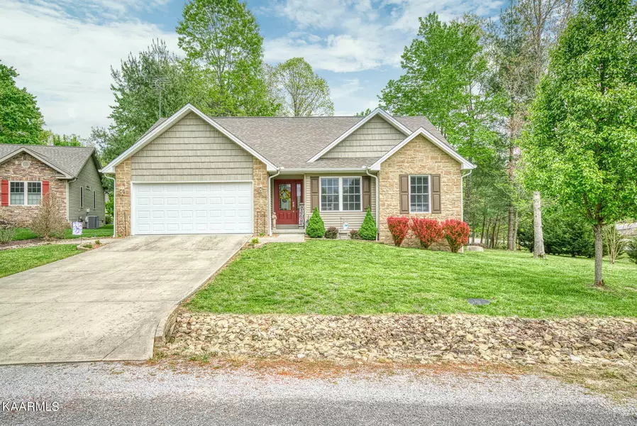 10 Dickens LN, Fairfield Glade, TN 38558