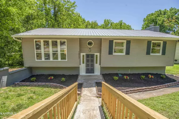 1923 Kim Watt DR, Knoxville, TN 37909