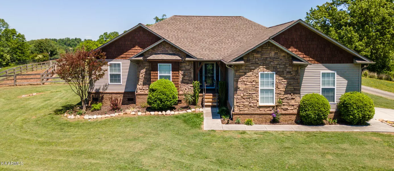 2414 Whisper Creek DR, Friendsville, TN 37737