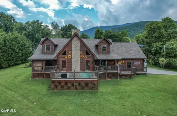 3320 Valley LN, Sevierville, TN 37862