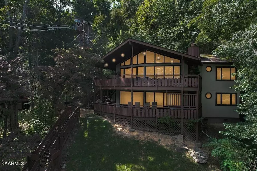 1528 Zurich Rd, Gatlinburg, TN 37738