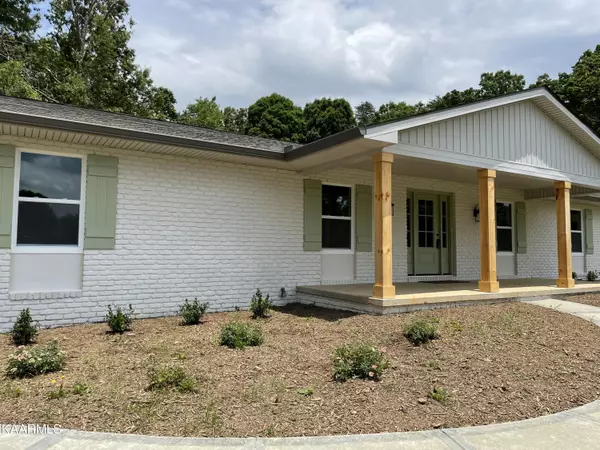 2130 Cusick CIR, Lenoir City, TN 37772