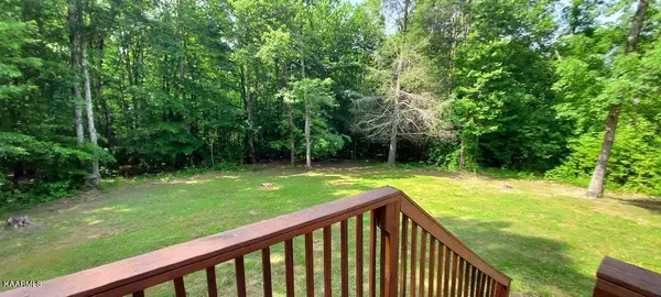 Oneida, TN 37841,184 Vivian Smith LN