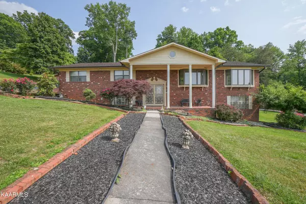 1242 Top Hill CIR, Louisville, TN 37777