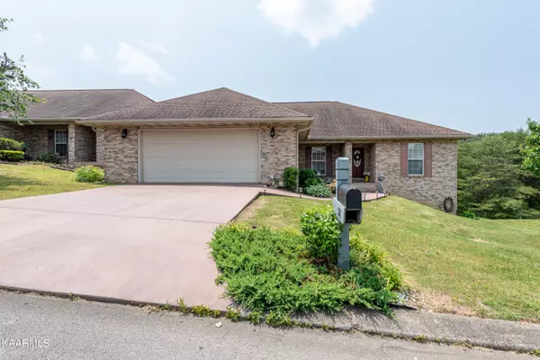 322 Royal Oaks DR, Maryville, TN 37801