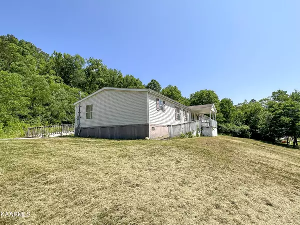 1060 Highway 25-70W, Dandridge, TN 37725